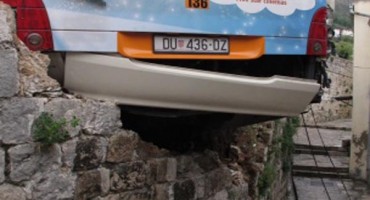 Dubrovnik, autobus, probio zid