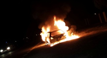 Mostar: Zapaljeni Golf ukraden u ulici Kralja Zvonimira 