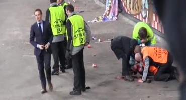 Preminuo navijač Ajaxa koji je pao s tribine