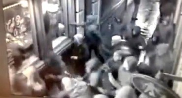 Pogledajte napad Ajaxovih huligana na Celticove navijače