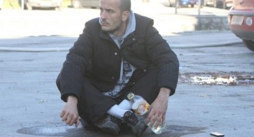 U očaju zbog siromaštva: Oko sebe izlio benzin i prijetio samozapaljenjem!