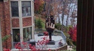 Uselio do bivše i instalirao joj prosti prst pod nos