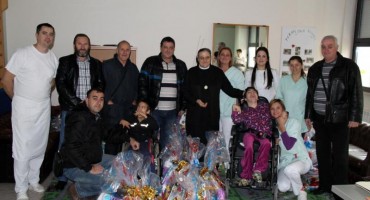 Aluminijevi sindikalisti darivali mališane koji se nose s posebnim životnim teškoćama