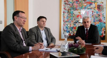 kina, Aluminij Mostar, posjeta