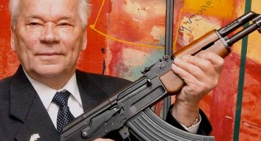 Mihail Kalašnjikov, tvorac automatske puške, oznaka AK-47, strojnica
