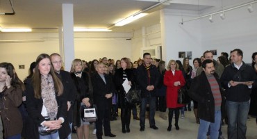 Mostar: Studentski zbor organizirao humanitarnu izložbu fotografija