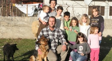 Slijepi pastir Mate prehranjuje svoje osmero djece čuvanjem ovaca 