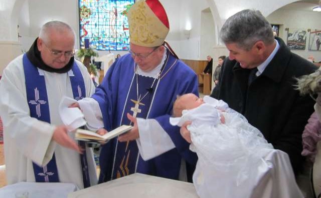 Biskup Semren krstio peto dijete u obitelji Franjičević