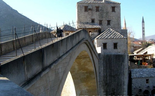 Mostaru 50 posto manje novca