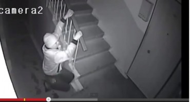 Epska borba pijanog čovjeka i stepenica, pogledajte ko je na kraju pobijedio