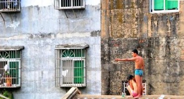 Htio je oženiti: Otetu djevojku skinuo i držao na krovu 5 sati