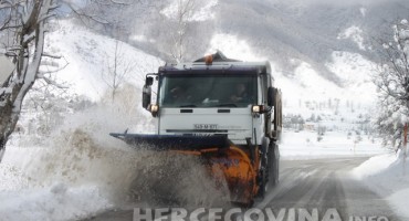 Nevrijeme u BiH: Više vozila sletjelo s ceste, poginule dvije osobe