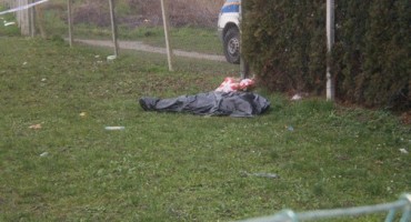 Na igralištu škole našli mrtvu ženu, djeca prolazila kraj nje