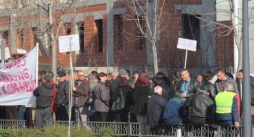 Bešlić: Radnicima Komosa se manipulira