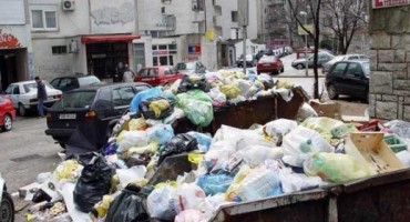 Smeće zatrpava ulice Mostara, blokiran pristup odlagalištu