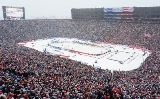 Oboren svjetski rekord: Detroit i Toronto igrali po snijegu pred 105 tisuća gledatelja