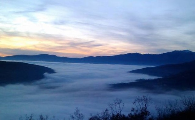 Magla prekrila  Buško jezero