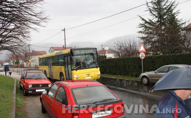 Vojno, djeca, prosvjed, škola, Mostar, Smeće, prijevoz učenika, Mostar, prijevoz, učenici, Mostar, autobusi