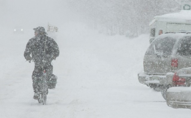 Snježna oluja 'pomela' grad, poginulo najmanje četvero ljudi