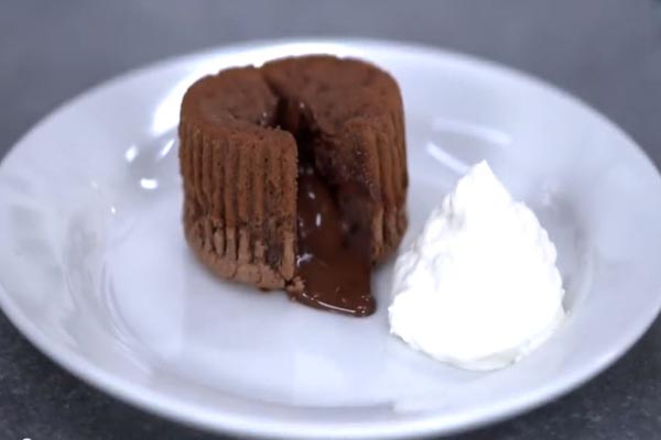 Čokoladni lava kolačići: Najlakši recept od samo 3 sastojka