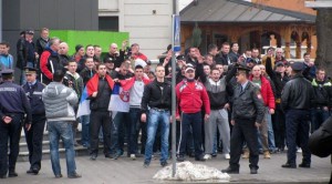 Na Gradskom trgu u Bijeljini su istovremeno održana dva prosvjeda