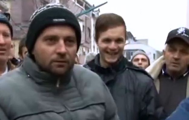 Prosvjednik u Bosni odgovor na pitanje 'Zašto nema seksa u državnim firmama?'