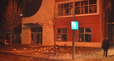 Mostar, prosvjedi, Mostar, prosvjedi, paljevina, prosvjednici, Mostar, huligani