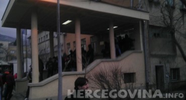 Mostar, prosvjedi, Mostar, paljevina, prosvjedi, Mostar, paljenje, prosvjedi, šteta