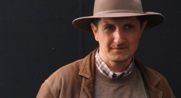 Na Antu Tomića nepoznati muškarac izlio kantu s izmetom