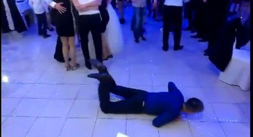 Pogledajte urnebesno smiješni ples iz hercegovačkih svatova