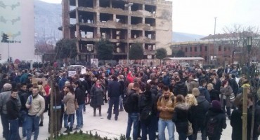 Tek sada letimo ka dnu - Prosvjednici zaboravili na ključne stupove promjena 