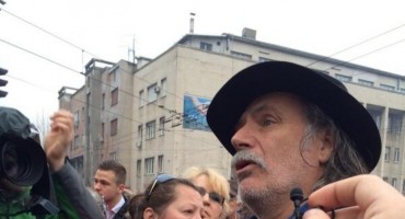 U Sarajevu se opet prosvjeduje, došao i Rade Šerbedžija