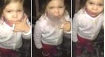 Šokantno: Fotografija djevojčice koja puši zgrozila javnost!