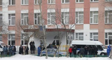 ubojstvo, zločin maloljetnika, ustrijelio profesora, ranio dvojicu policajaca, moskva