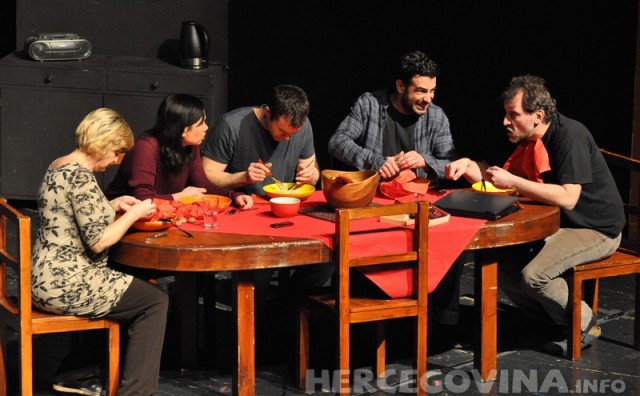 Predstava 'Plemena' Nine Raine izvedena pred mostarskom publikom