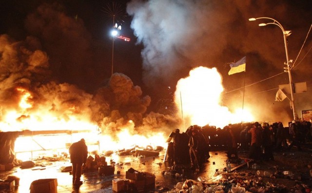 Kaos u Kijevu: U napadu policije na Maidan najmanje 14 poginulih