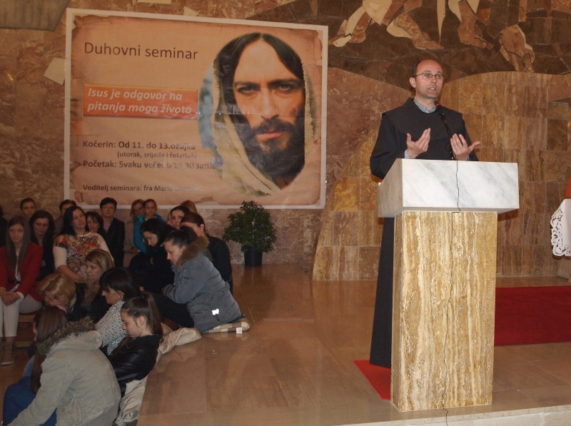 Tisuće vjernika na seminaru na Kočerinu