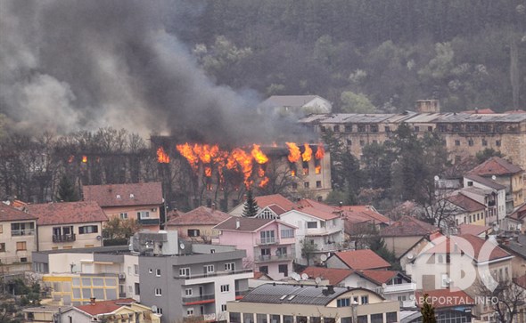 Stravičan prizor u središtu Širokog, gori zgrada Duhanske stanice
