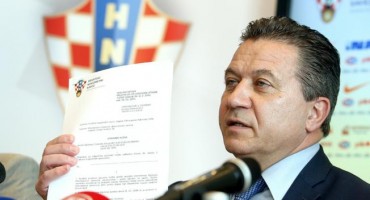 Damir Vrbanović, FIFA, UEFA, HNS, Sportska inspekcija, Sukob HNS-a s Vladom