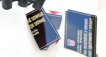 U jednoj noći razbijeno ili ukradeno 10 dvojezičnih ploča