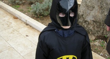 Mostarski karneval: Gradom zavladali popularni štrumfovi 