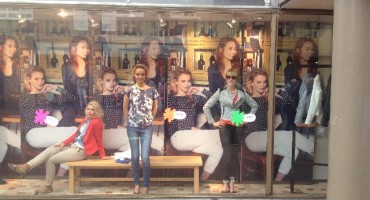 Mladi modeli umjesto lutki stali u izloge