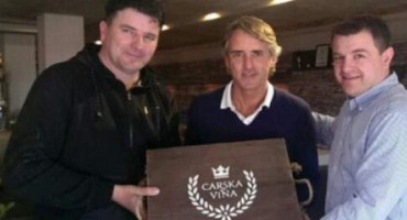 Roberto Mancini od Grge Vasilja na poklon dobio carsku žilavku i blatinu