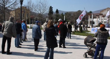 Mostar: Danas na Španjolskom trgu tridesetak prosvjednika