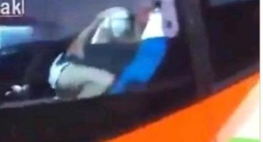 Seks u autobusu pored prozora bez imalo srama