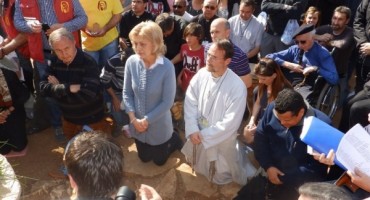 Tisuće i tisuće hodočasnika je prisustvovalo Gospinom ukazanju Mirjani, kod Plavog Križa, 18.03.2014.