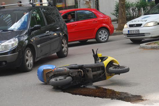Mostar: Motociklist ozlijeđen u sudaru s Renaultom u Splitskoj ulici
