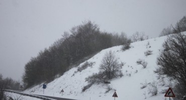 Na dionici Sarajevo - Konjic preko prevoja Ivan obustavljen je promet za teretna vozila i tegljače