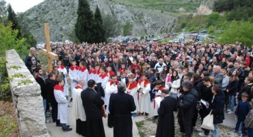 Mostar: Održan križni put na brdu Hum