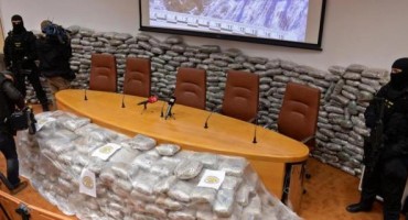 uskok, Pretragom plovila, uhićenja, transport droge, policija
